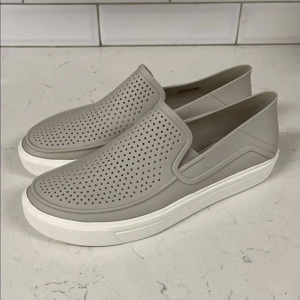 CROCS Iconic Comfort CitiLane Roka Slip On Women's 11 Grey Perforated Rubber